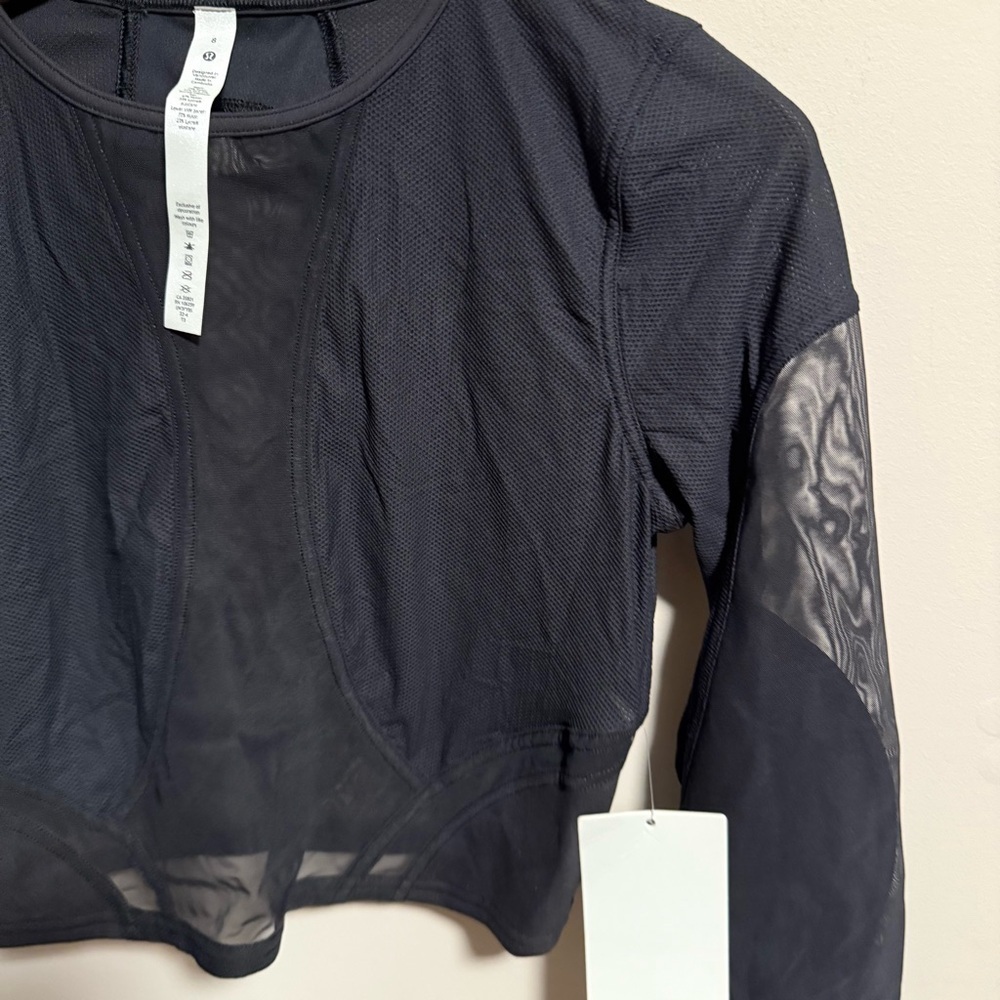NWT Lululemon Mesh Panelled Training Long Sleeve Shirt
Black- Size 8 - Picture 4 of 9